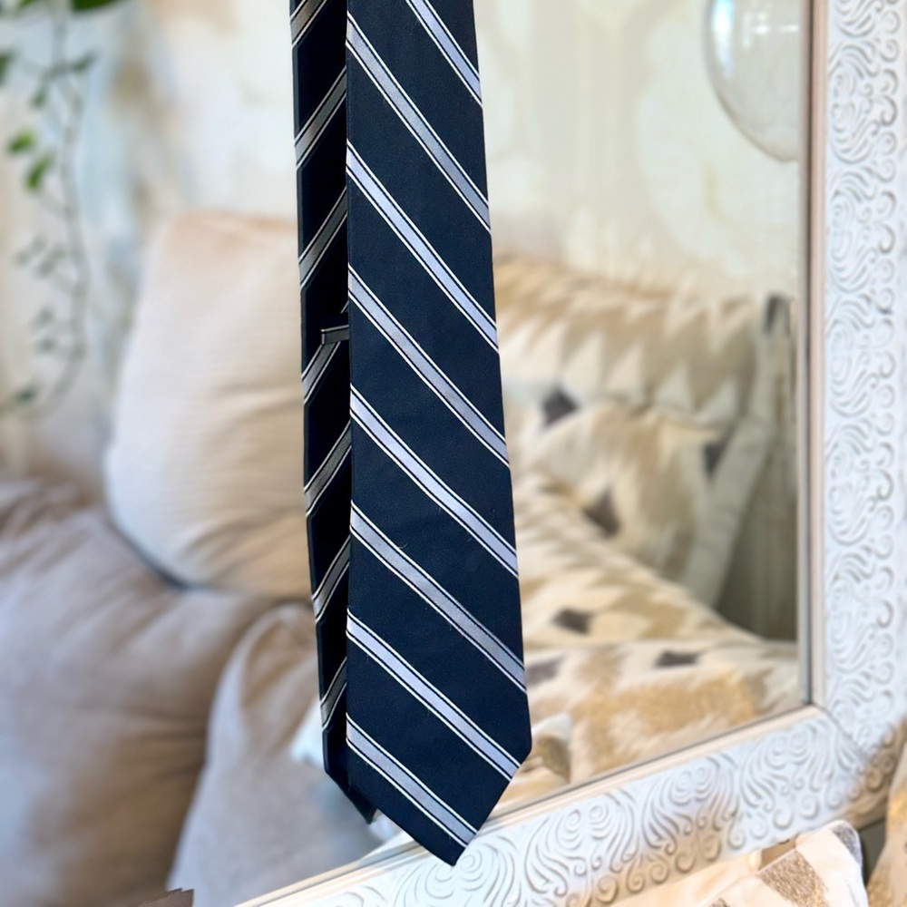 👔 Nautica 100% Silk Tie - Black w/Silver & White Angled Stripes